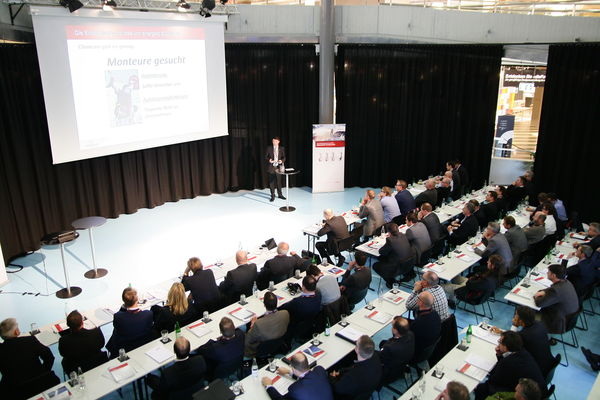 Rund 120 Kunden und Interessierte folgten der Einladung von aluplast zum Innovationstag 2015 in die Schweiz. - Daniel Mund / glaswelt.de