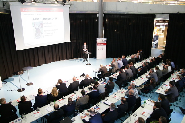 Das "Stilhaus" im Schweizerischen Rothrist war bis auf den letzten Platz gefüllt zum Innovationstag von aluplast. - Daniel Mund / GLASWELT - © Daniel Mund / GLASWELT
Das "Stilhaus" im Schweizerischen Rothrist war bis auf den letzten Platz gefüllt zum Innovationstag von aluplast. - Daniel Mund / GLASWELT - © Daniel Mund / GLASWELT