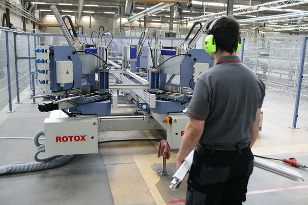 Bei BL Fenster AG hat Rotox das Hochtemperatur-Schweißverfahren umgesetzt. - Daniel Mund / GLASWELT - © Daniel Mund / GLASWELT
Bei BL Fenster AG hat Rotox das Hochtemperatur-Schweißverfahren umgesetzt. - Daniel Mund / GLASWELT - © Daniel Mund / GLASWELT