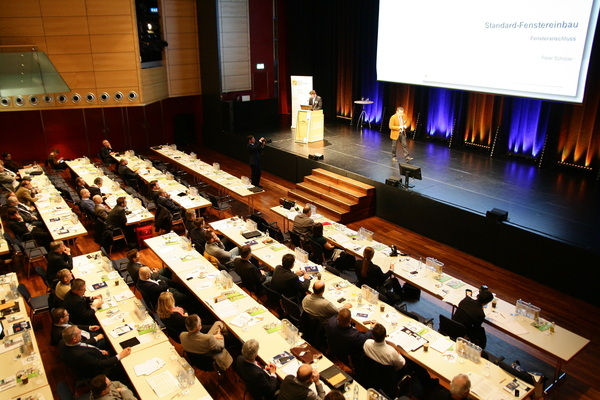 Der Fenster-Türen-Treff lockte mehr als 270 Teilnehmer nach Salzburg. - Daniel Mund / GLASWELT