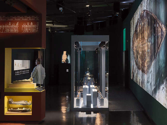 Die aus der Restreflexion resultierende Farbe von Guardian Clarity ist ein weiches, neutrales Blau. - Philippe Chancel, Franck Goddio / Hilti Foundation