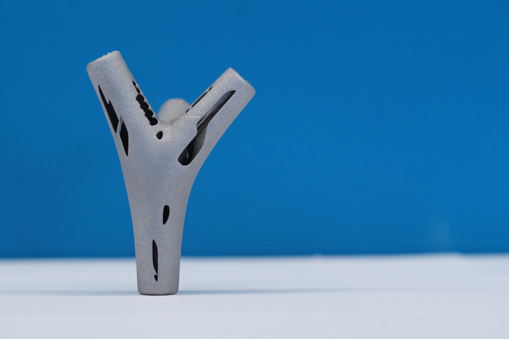 Dreidimensionales Fassadenelement: Ein organisch geformter und Kraftfluss optimierter Freiform-Knoten. - TU Delft