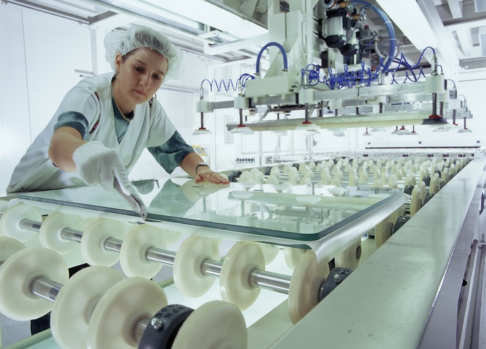 Ein Blick in den Reinraum von Bartelt Glas in Berlin. - Bartelt Glas