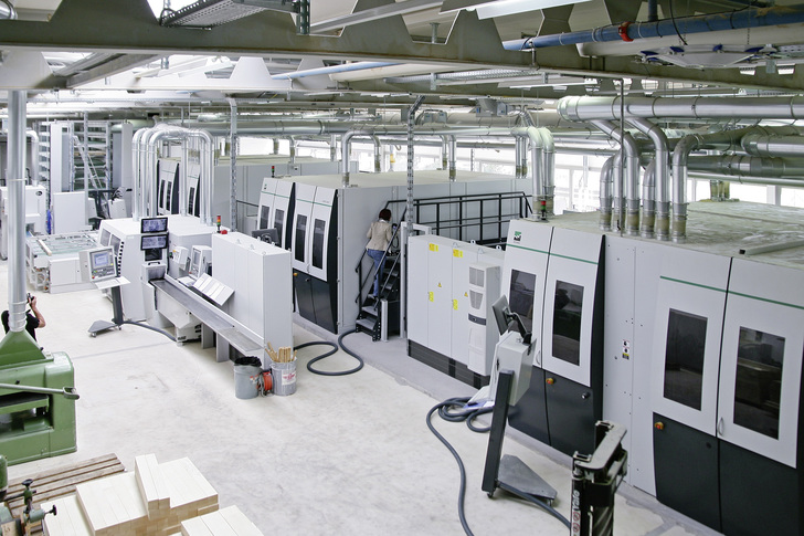 Komplexes System: Die online gesteuerte Conturex- Anlage bietet ein imposantes Bild. - Daniel Mund / GLASWELT