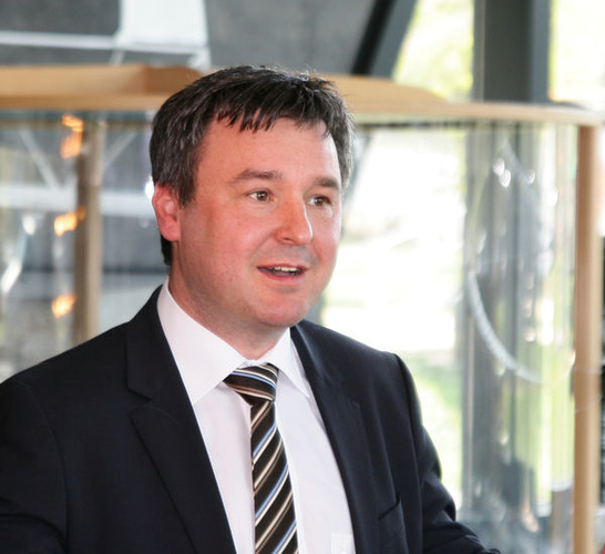 “Mit diesem Ergebnis sind wir sehr zufrieden. Mittelfristig möchten wir zu den führenden Herstellern in Deutschland gehören“, verrät Dominik Mryczko, Geschäftsführer der Oknoplast Deutschland GmbH. - Daniel Mund / GLASWELT - © Daniel Mund / GLASWELT
“Mit diesem Ergebnis sind wir sehr zufrieden. Mittelfristig möchten wir zu den führenden Herstellern in Deutschland gehören“, verrät Dominik Mryczko, Geschäftsführer der Oknoplast Deutschland GmbH. - Daniel Mund / GLASWELT - © Daniel Mund / GLASWELT