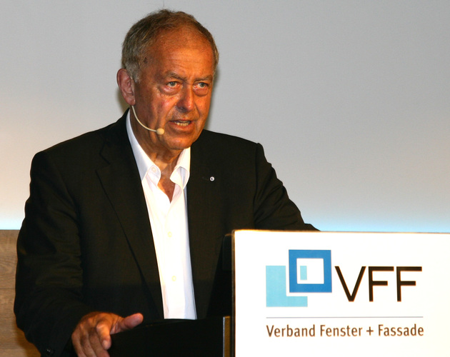 Prof. Radermacher: “Die Bedeutung von guten Fenstern für das Klima ist vernachlässigbar — hier kommt es eher auf die Sicherheit und den Komfort an.“ - Daniel Mund / GLASWELT