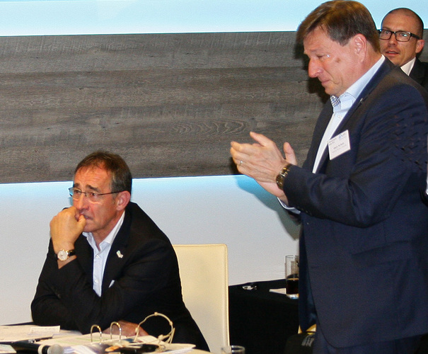 "Standing Ovations" für den scheidenden VFF-Präsidenten Bernhard Helbing - Daniel Mund / GLASWELT