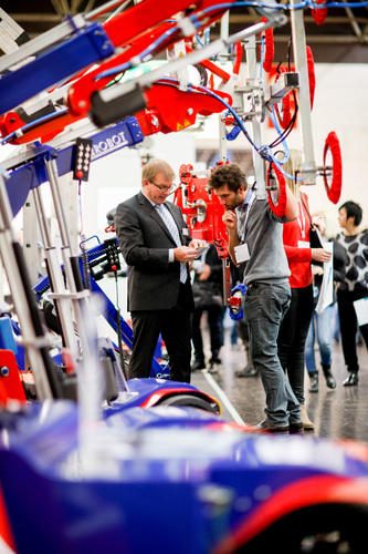 Thema Glasmontage: Starke Geräte für das Handling im Betrieb, den Transport und für die Baustellenmontage gibt es zu sehen. - Messe Düsseldorf - © Messe Düsseldorf
