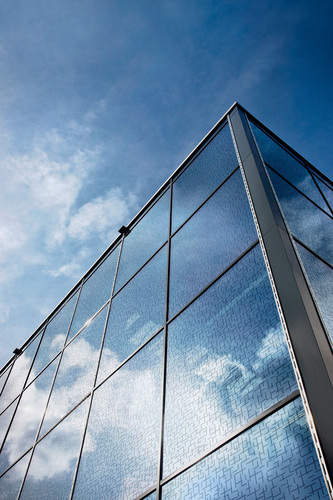 Das neue Vogelschutzglas Silverstar Birdprotect bietet neben seiner Schutzfunktion eine individuelle Optik. - Glas Trösch