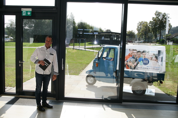 Ralf Diller, Leiter des Produktmanagements erläuterte die Mehrwert-Angebote im neuen Ausstellungszentrum - d