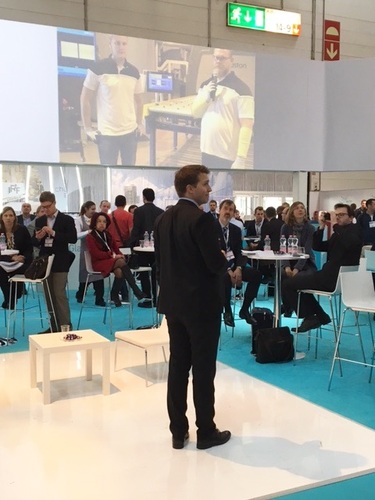 Livestream von der Messe zur Vorspannfabrik in Tampere - Matthias Rehberger / GLASWELT