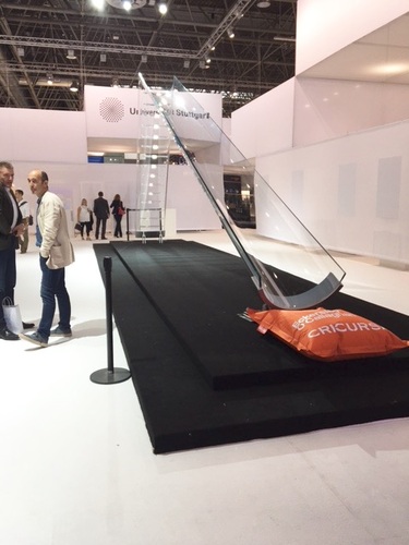 Konstruktives Highlight war die gläserne Rutsche - Matthias Rehberger / GLASWELT