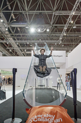Spannende Exponate waren auf der Sonderschau glass technology live zu sehen. In Sachen konstruktiver Glasbau und Kleben war das Highlight die Glasrutsche, die komplett geklebt war. - Rainer Hardtke/ GLASWELT - © Rainer Hardtke/ GLASWELT
Spannende Exponate waren auf der Sonderschau glass technology live zu sehen. In Sachen konstruktiver Glasbau und Kleben war das Highlight die Glasrutsche, die komplett geklebt war. - Rainer Hardtke/ GLASWELT - © Rainer Hardtke/ GLASWELT