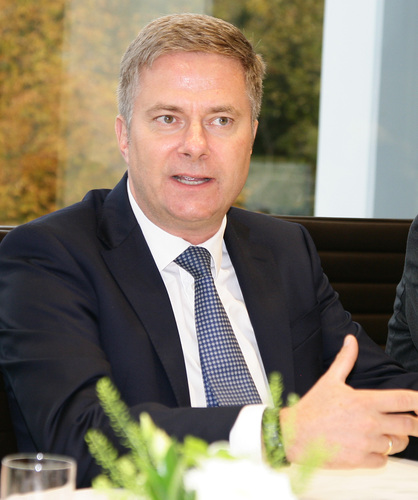 Lohmann Geschäftsführer Elmar Boeke im Pressegespräch: Endlich wurden hier die Rahmenbedingungen geschaffen, um mit Kunden sprechen zu können und gemeinsam Lösungen zu entwickeln. - Daniel Mund / GLASWELT