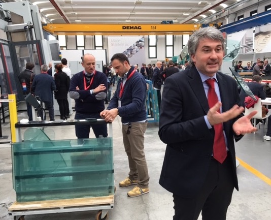 Matteo Traini, Leiter Product Development bei Intermac: "Das Voranschreiten von Industrie 4.0 schiebt die Entwicklungen und auch den Markt in Europa deutlich an." - Matthias Rehberger / GLASWELT - © Matthias Rehberger / GLASWELT
Matteo Traini, Leiter Product Development bei Intermac: "Das Voranschreiten von Industrie 4.0 schiebt die Entwicklungen und auch den Markt in Europa deutlich an." - Matthias Rehberger / GLASWELT - © Matthias Rehberger / GLASWELT