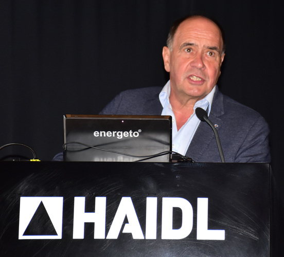 Max Haidl im Haidl Atrium - Daniel Mund / GLASWELT