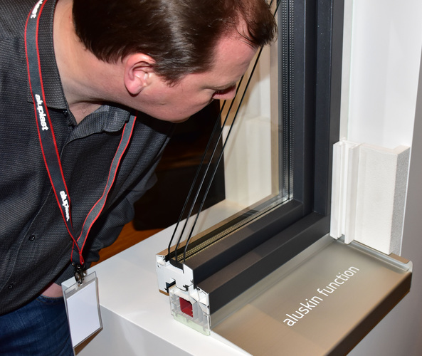 Hier wird die Neuentwicklung aluskin function genau unter die Lupe genommen - Daniel Mund / GLASWELT