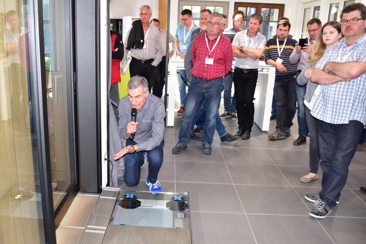 Frank Döpfner stellt die neue Nullschwellen-Lösung vor - Daniel Mund / GLASWELT