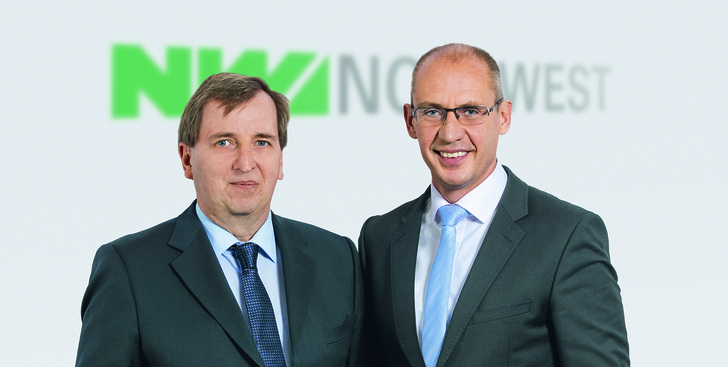 Finanz-Vorstand Jörg Simon (l.) und der Vorstandsvorsitzende Bernhard Dressler blicken zufrieden auf ein erfolgreiches 2016 zurück. - Nordwest - © Nordwest
Finanz-Vorstand Jörg Simon (l.) und der Vorstandsvorsitzende Bernhard Dressler blicken zufrieden auf ein erfolgreiches 2016 zurück. - Nordwest - © Nordwest
