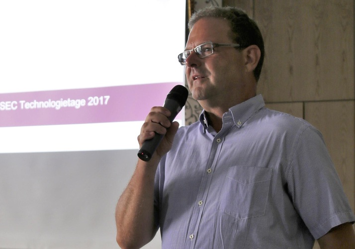 Clemens Macarei, GF Lisec Deutschland, bei der Eröffnung der Lisec Technologie Tage 2017 - Matthias Fischer; Glaswelt
