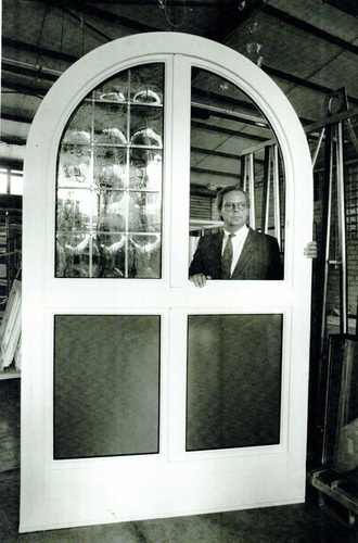 Unter Schreinermeister Georg Walter zog das Unternehmen 1972 in das Gewerbegebiet Brückenhof. - Walter Fenster + Türen - © Walter Fenster + Türen
