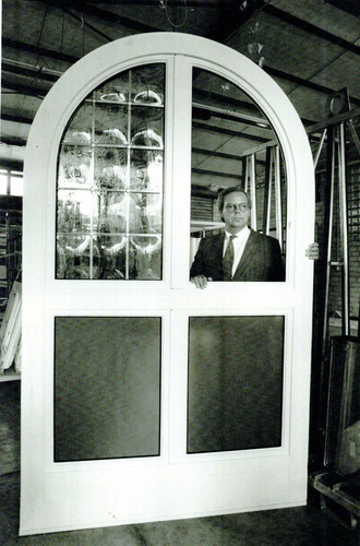 Unter Schreinermeister Georg Walter zog das Unternehmen 1972 in das Gewerbegebiet Brückenhof. - Walter Fenster + Türen