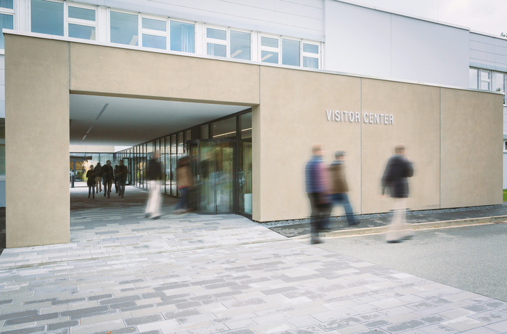 Im Rahmen der "Architektouren 2017" öffnete das Visitor Center in Erlangen-Elterndorf erstmals seine Türen für die breite Öffentlichkeit. - Rehau Gruppe - © Rehau Gruppe
