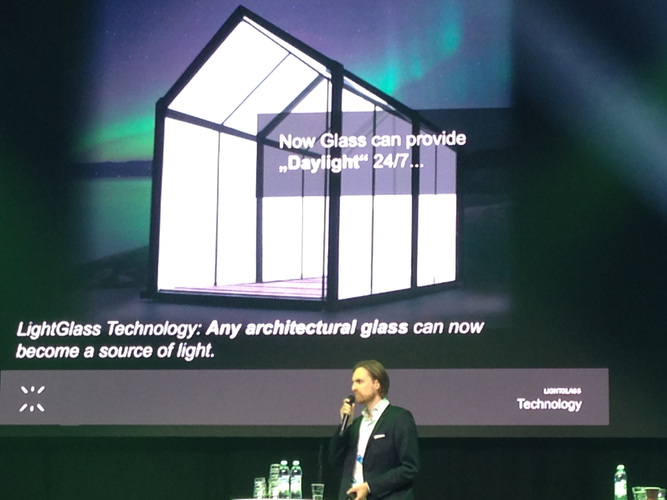 Selbstleuchtende Glaswände stellte die Lightglass Technology GmbH aus Wien vor. - Matthias Rehberger / GLASWELT - © Matthias Rehberger / GLASWELT
