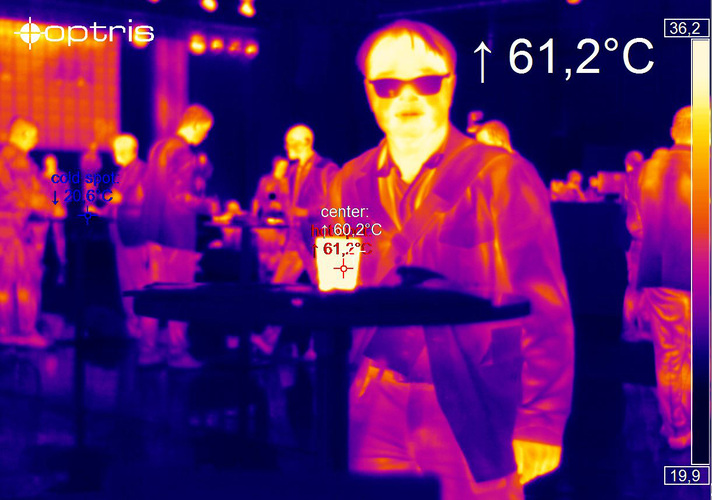 So sieht GLASWELT Redakteur Matthias Rehberger durch die Wärmebildkamera aus. - Matthias Rehberger / GLASWELT - © Matthias Rehberger / GLASWELT
