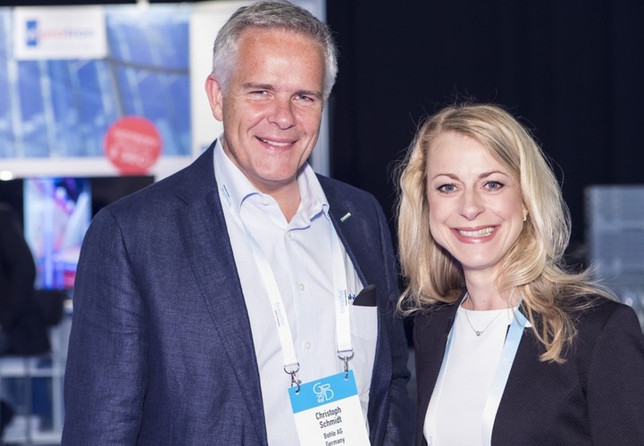 Christoph Schmidt von Bohle im Gespräch mit glasstec Direktorin Birgit Horn - Matthias Rehberger / GLASWELT