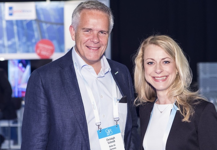 Christoph Schmidt von Bohle im Gespräch mit glasstec Direktorin Birgit Horn - Matthias Rehberger / GLASWELT - © Matthias Rehberger / GLASWELT
