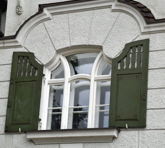 Zahlreiche Kastenfenster sind noch mit einem Kittfalz ausgeführt. Wie ist hier bei einer Sanierung die Asbest-Thematik anzugehen? - Daniel Mund / GLASWELT