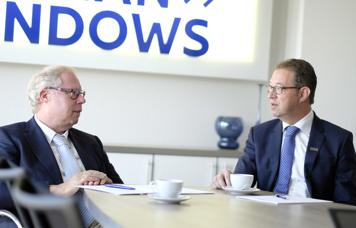 Zogen Bilanz nach einem Jahr German Windows: Geschäftsführer Manfred Frechen (re.) sowie Prokurist Helmut Paß. - GW GERMAN WINDOWS, Südlohn-Oeding