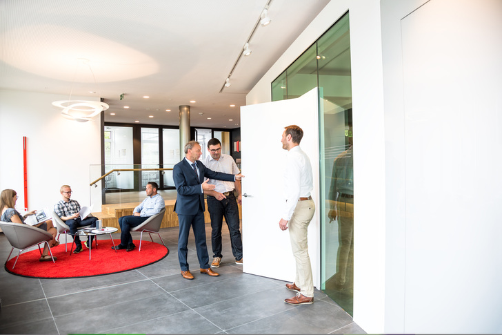Auf 450 m² gibt Schörghuber Architekten, Händlern und Verarbeitern die Möglichkeit zur produktbezogenen Weiterbildung. - Schörghuber - © Schörghuber
Auf 450 m² gibt Schörghuber Architekten, Händlern und Verarbeitern die Möglichkeit zur produktbezogenen Weiterbildung. - Schörghuber - © Schörghuber