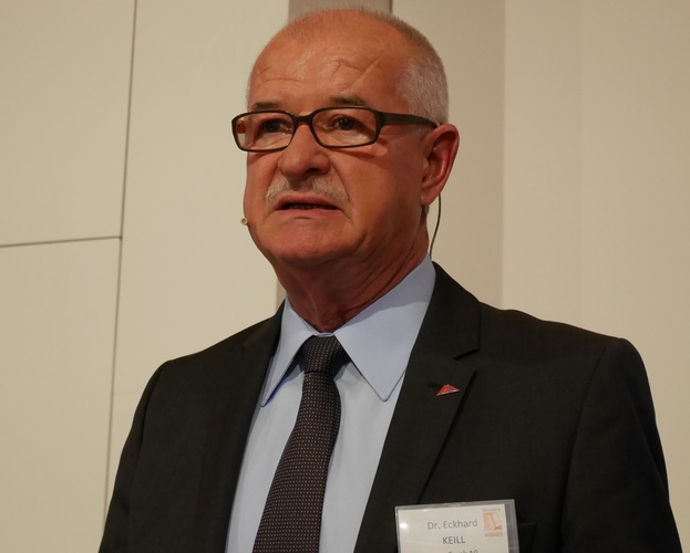 Dr. Eckhard Keill, Vorstandsvorsitzer der Roto Frank AG - Matthias Rehberger, GLASWELT