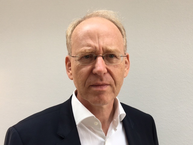Jochen Wilms von der W Ventures GmbH gab allen Fenster- und Fassadenbauern der Rat: “Digitalisiere oder Stirb“. - Matthias Rehberger / GLASWELT