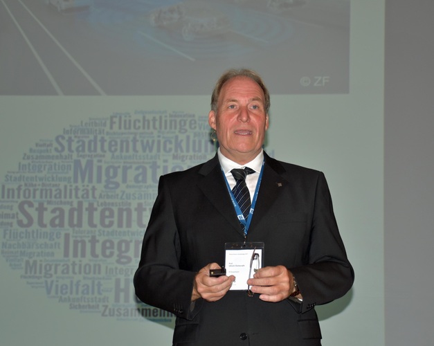 Prof. Ulrich Sieberath - Daniel Mund / GLASWELT - © Daniel Mund / GLASWELT
Prof. Ulrich Sieberath - Daniel Mund / GLASWELT - © Daniel Mund / GLASWELT