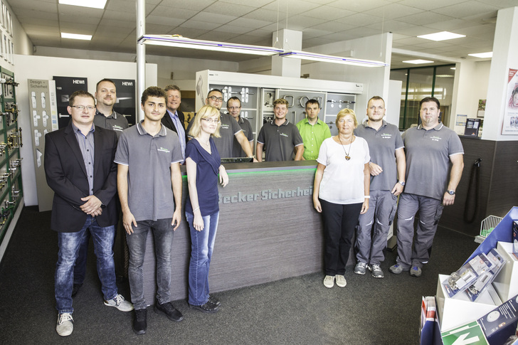 Das Team der Firma Becker Sicherheitstechnik. - © Assa Abloy Sicherheitstechnik GmbH
Das Team der Firma Becker Sicherheitstechnik. - Assa Abloy Sicherheitstechnik GmbH