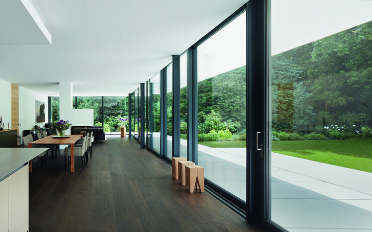 Abhängig von den Ausstattungsvarianten der Schüco Schiebesysteme ist geprüfte und zertifizierte Einbruchhemmung bis RC 2 möglich. - Schüco International KG