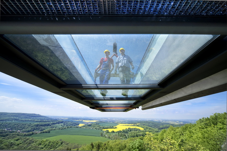 Bei dem Steg handelt es sich um eine 13,4 t schwere, 14 m lange und 2,8 m breite, frei auskragende Konstruktion. - fotografie-grimm-leinefelde - © fotografie-grimm-leinefelde
