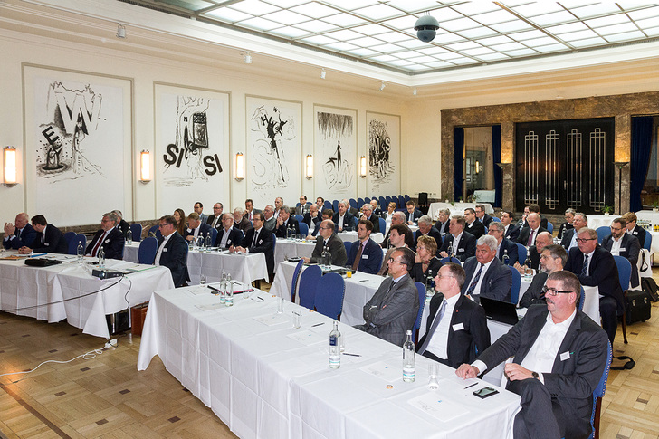 Rund 60 Vertreter der Schloss- und Beschlagindustrie sowie des Baubeschlagfachhandels trafen sich zur “Ständigen Konferenz“ in Weimar. - FVSB - © FVSB
Rund 60 Vertreter der Schloss- und Beschlagindustrie sowie des Baubeschlagfachhandels trafen sich zur “Ständigen Konferenz“ in Weimar. - FVSB - © FVSB