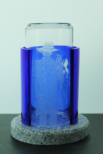 Mit dieser Arbeit wurde die 19-jährige Glasveredlerin Daniela van Arkel als bundesweit beste Glasveredlerin der Fachrichtung Schliff und Gravur ausgezeichnet. - Staatliche Glasfachschule Rheinbach