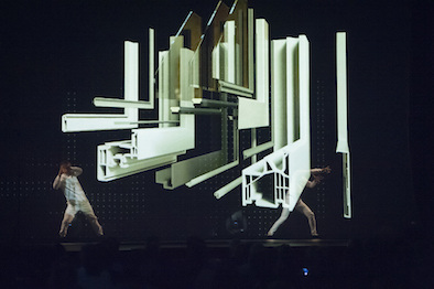 Das neue Kunststoff/Aluminium-Fenster KF 310 wurde durch eine spektakuläre Holo-Show in Szene gesetzt. - Internorm