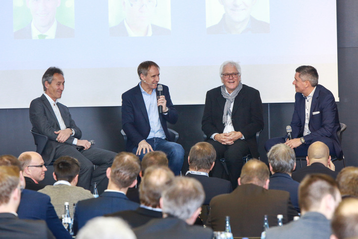 Oliver Frey hatte zum Abschluss zur Diskussion gebeten: v.l.: Dieter Schwahn (Geschäftsführer der SüdWERT GmbH), Prof. Dr. Hans-Dieter Hermann (Mentalcoach der deutschen Fußballnationalmannschaft) und Prof. Dr. Norbert Fisch. - Netzwerk Frey - © Netzwerk Frey
