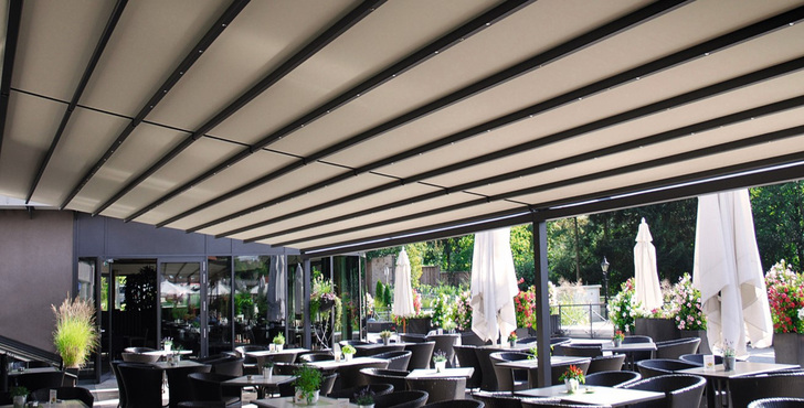 Ob Glasdach, Pergola, Markise oder Lamellendach. Im Rothauspark werden die Exponate in realen Einsatzgrößen ausgestellt. - Messe Stuttgart