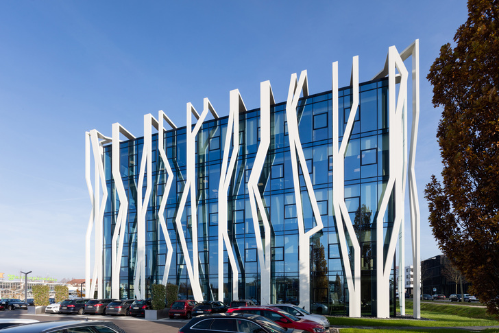 Das gesamte Glasgebäude wurde mit 3-fach-Sonnenschutz-Isolierglas ausgestattet. - Dirk Wilhelmy, Stuttgart