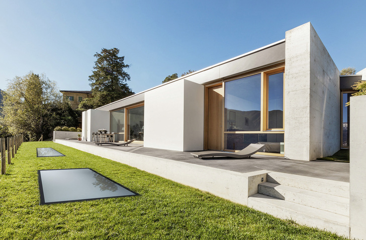 Die begehbaren, barriefreien Oberlichter sind in unterschiedlichen Formen erhältlich, inklusive Brandschutz-Varianten. - © istock.com/TommL, compositing skyfloor: formatica
Die begehbaren, barriefreien Oberlichter sind in unterschiedlichen Formen erhältlich, inklusive Brandschutz-Varianten. - istock.com/TommL, compositing skyfloor: formatica