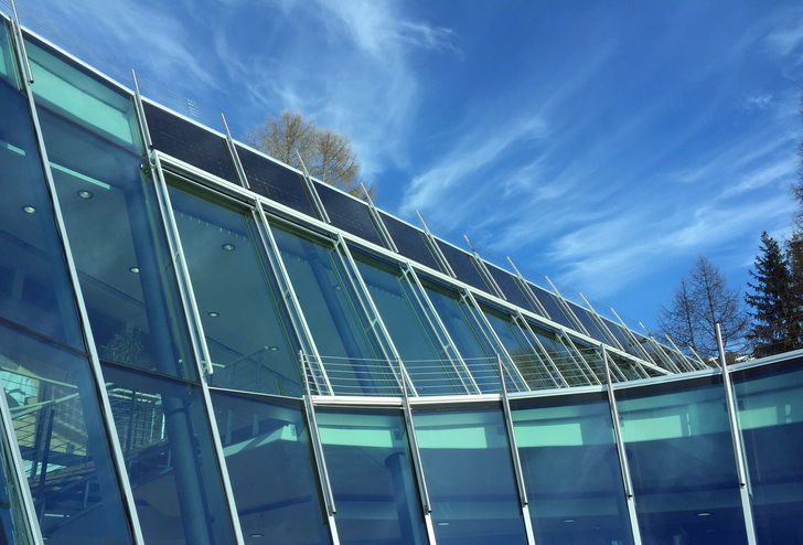 Beeindruckende Kulisse im Tagungsgebäude in Alpbach - Daniel Mund / GLASWELT