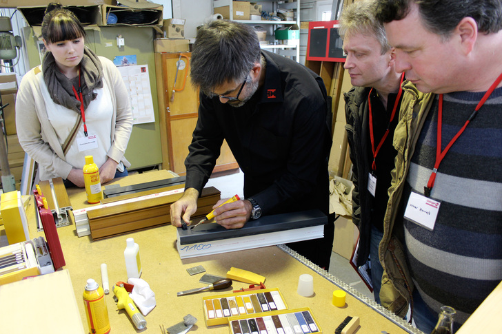 Gezeigt wurde die Bearbeitung und Reparatur von beschädigten Oberflächen - hilzinger