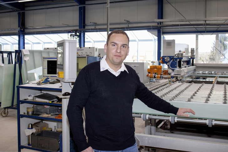 Geschäftsführer Peter Egg setzte bei den Neuinvestitionen neben Produktivität und Qualität auch immer den Fokus auf einen ressourcenoptimierten Umgang mit Energie und Wasser. - Dr. Thomas Schmidt / GLASWELT - © Dr. Thomas Schmidt / GLASWELT
Geschäftsführer Peter Egg setzte bei den Neuinvestitionen neben Produktivität und Qualität auch immer den Fokus auf einen ressourcenoptimierten Umgang mit Energie und Wasser. - Dr. Thomas Schmidt / GLASWELT - © Dr. Thomas Schmidt / GLASWELT